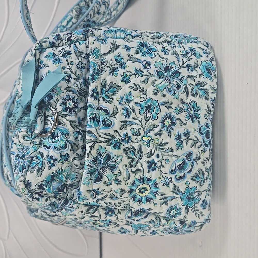 Vera Bradley | Iconic Small Travel Duffel Cloud Vine - Picture 4 of 10